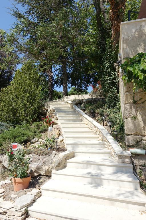 Bed and Breakfast Le Grand Saint Paul Rognes Экстерьер фото